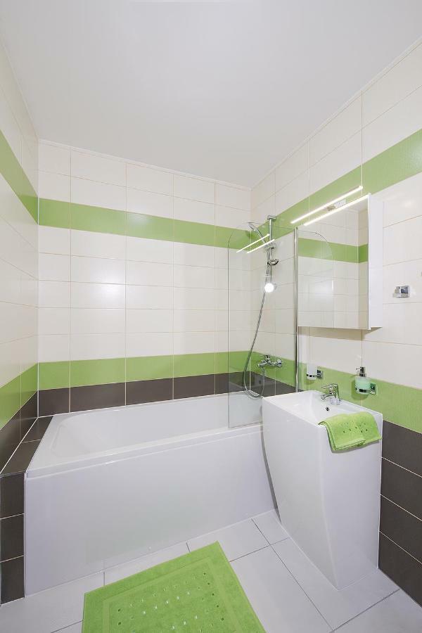 Apartment Near City Centre With Parking Place Прага Экстерьер фото